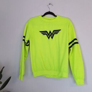 Six Flags Wonder Woman DC Comics Neon Green Pullover Crew Neck Youth XL Sweater
